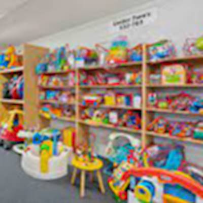 Help Phakamani Young Minds Academy by toys and to libraries for young kids